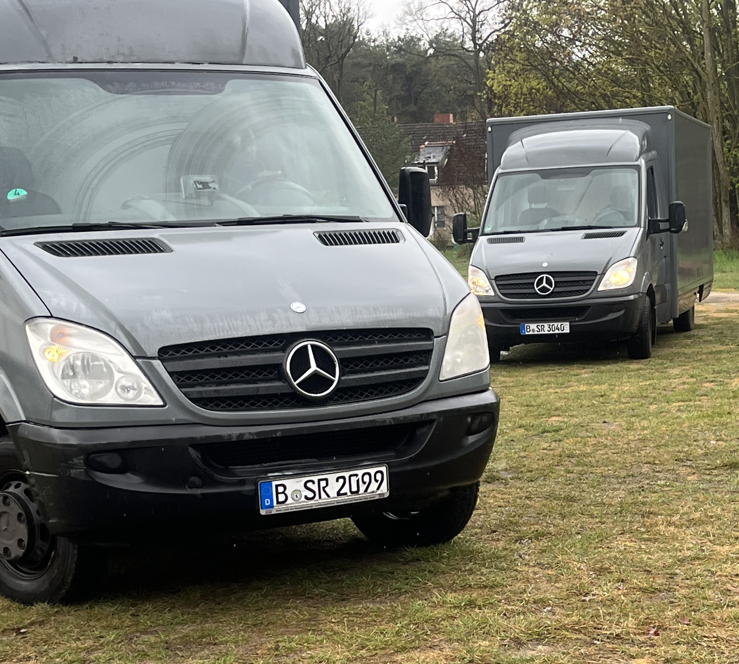 Silent Running Produktionsfahrzeuge mit Garderobenmobilen Aufenthaltsbereichen und exklusiven VIP-Kabinen