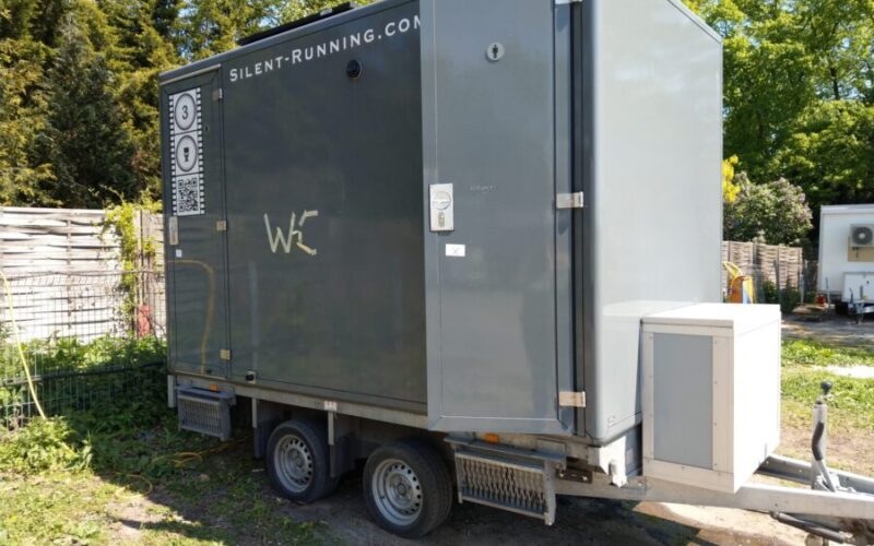WC Anhänger mit Unterdrucksystem für Filmsets und große Produktionen